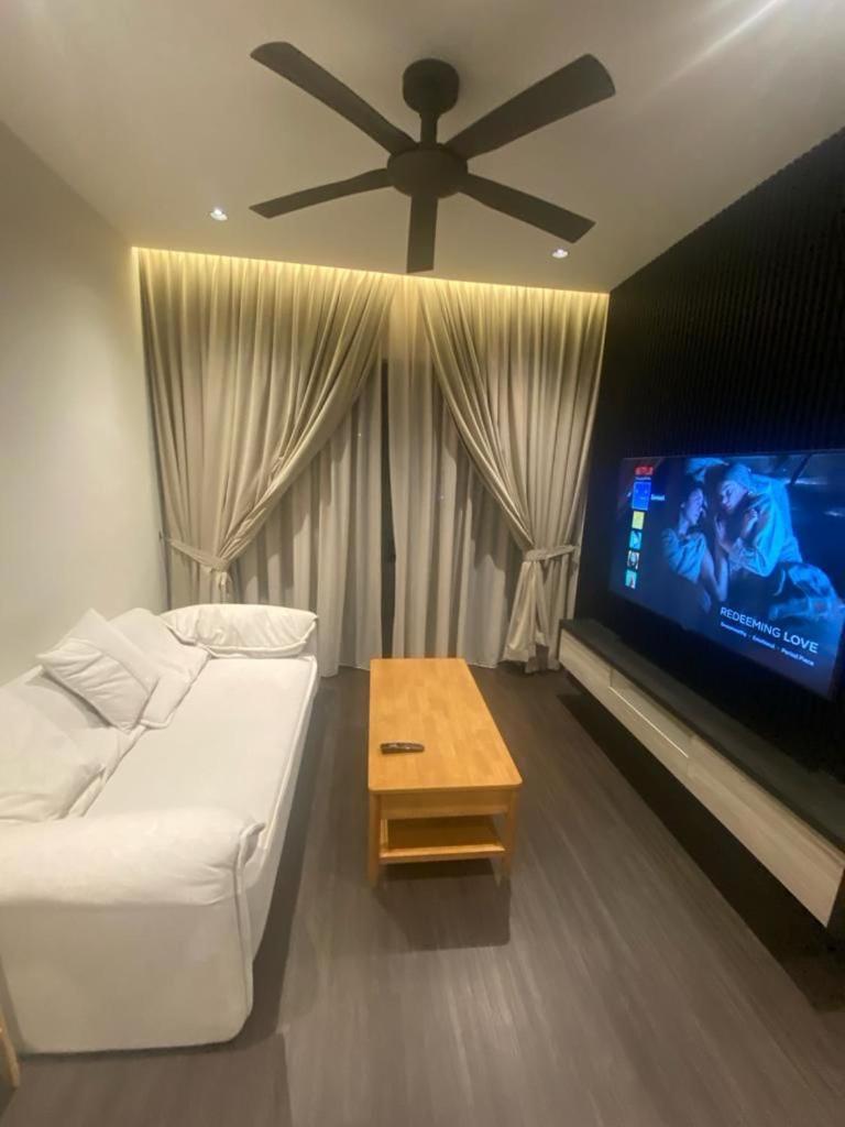 Apartment Datum Jelatek - Klcc Sky Ring Linked To Lrt & Mall By Awna *