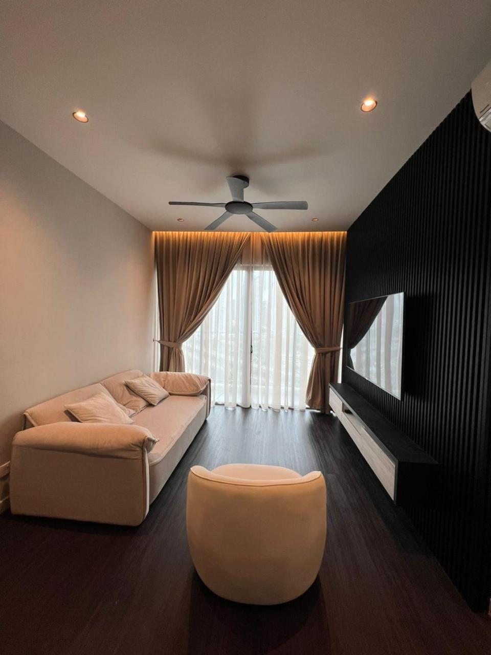 Apartment Datum Jelatek - Klcc Sky Ring Linked To Lrt & Mall By Awna *